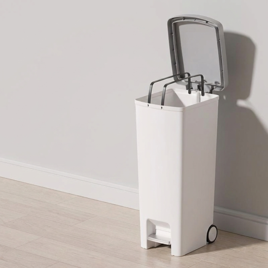 Plastic Trash Can 35 Liter